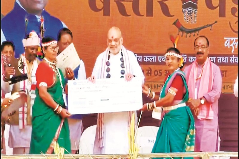 CG News: बस्तर पंडुम जनजातीय वाद्य यंत्र में कांकेर प्रथम, विजेता प्रतिभागियों को मिला 50 हजार रुपए का चेक