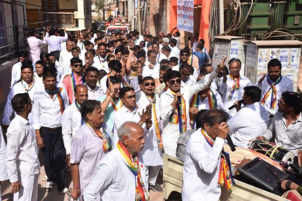 Jain community took out a procession on Mahavir Jayanti