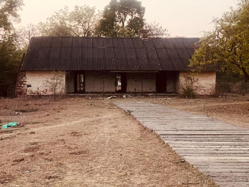 Illegal activities are going on in the ruined houses in the railway sector