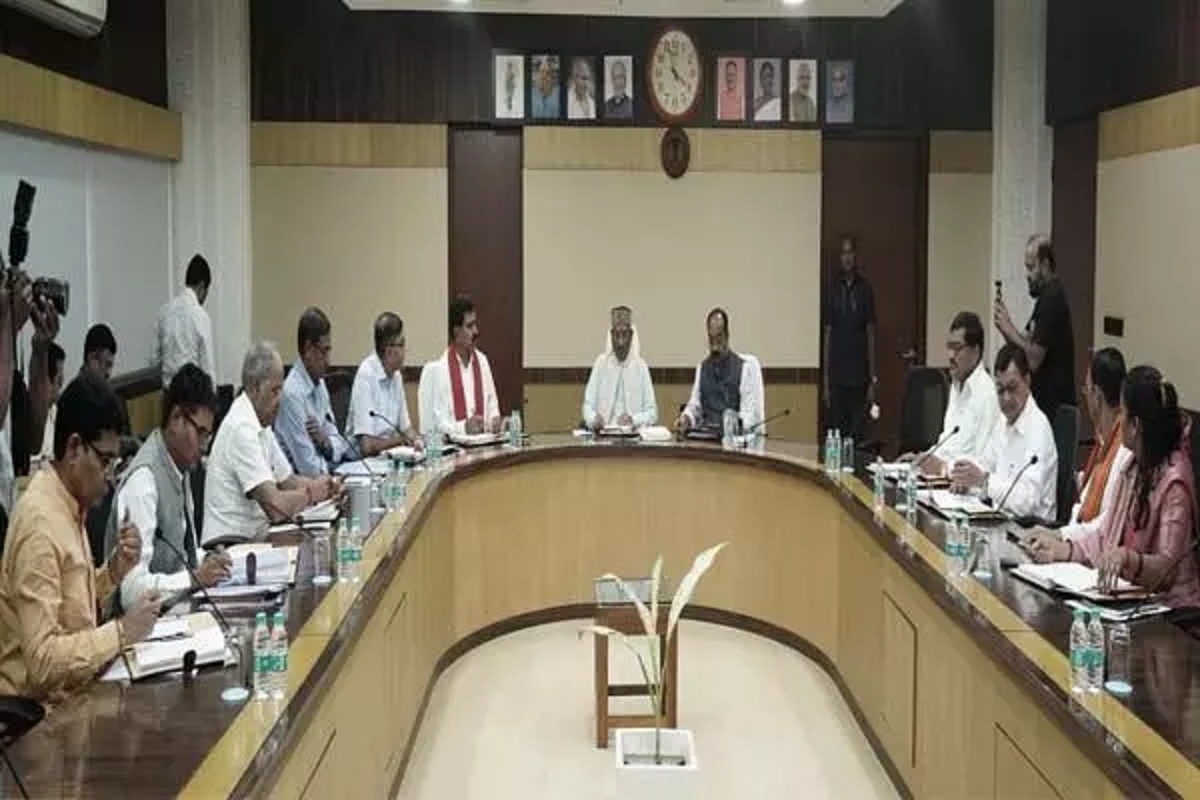 CG Cabinet Decision: साय कैबिनेट का बड़ा फैसला! अब ‘कृषक उन्नति योजना’ का इन
किसानों को भी मिलेगा लाभ, जानिए अन्य फैसले…
