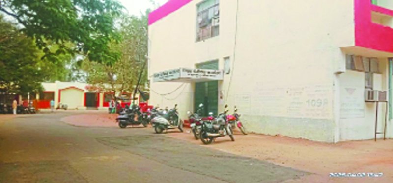 जिला पंजीयक कार्यालय।