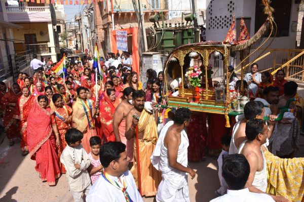 Jain community took out a procession on Mahavir Jayanti