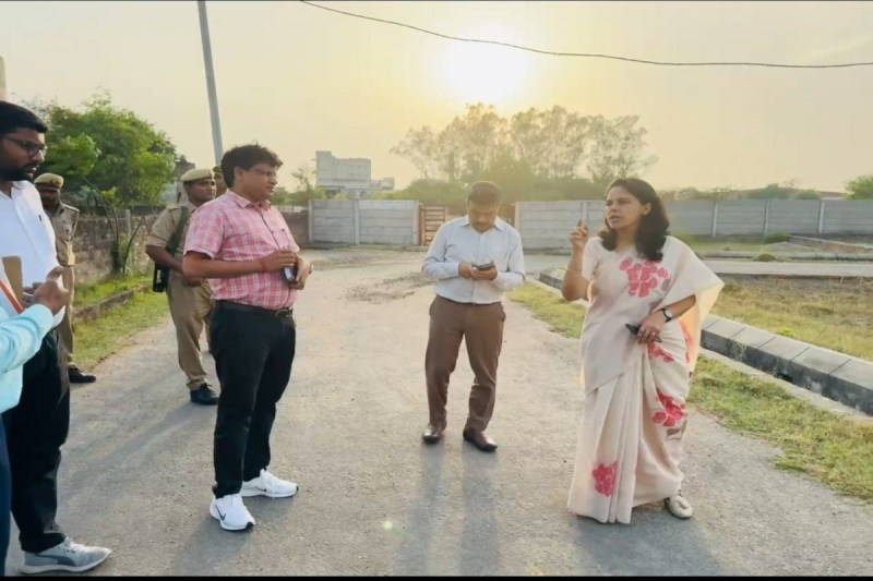 40, 7 और 50 बीघा ज़मीन पर चल रहे अवैध निर्माण को एलडीए ने तोड़ा, पहले भी चेतावनी के बावजूद हो रही थी प्लाटिंग ; जोनल अफसर और जेई पर भी गिरी गाज