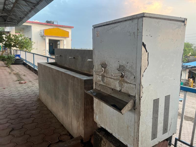 Passengers are not getting drinking water at Malkhedi Junction