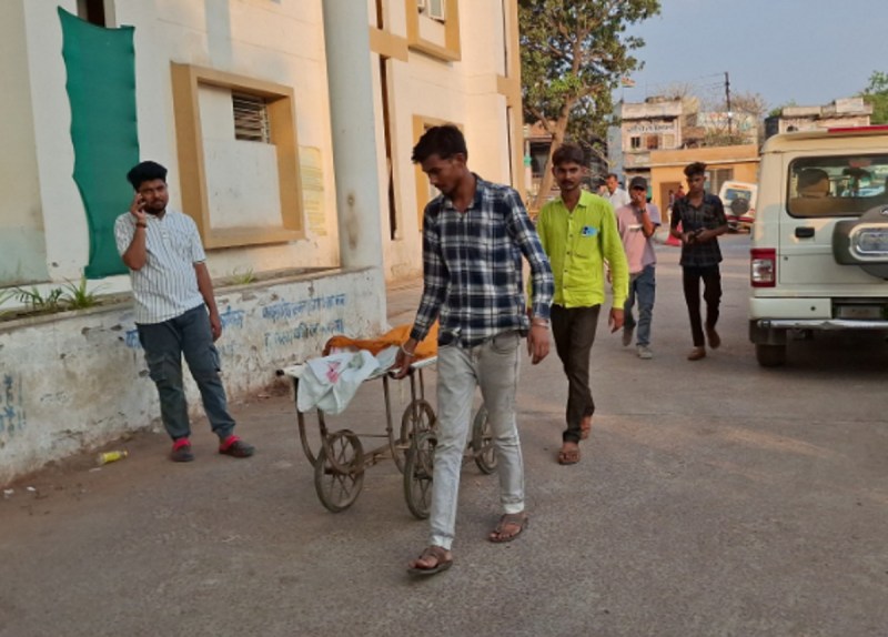 अस्पताल में परिजन