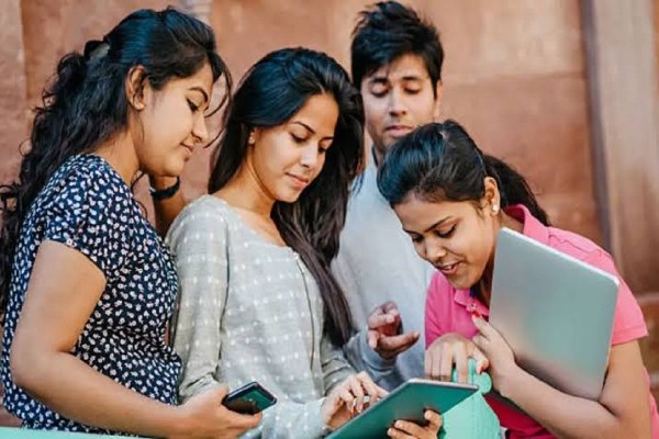 Good News: छात्रों को हर माह मिलेगी 50 हजार रुपए की स्कॉलरशिप, इस योजना के तहत उठा सकेंगे लाभ, जानें Details