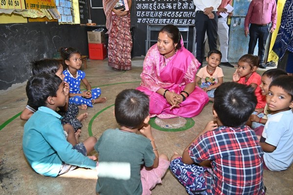 CG News: विष्णु के सुशासन में लापरवाही कतई बर्दाश्त नहीं… मंत्री राजवाड़े ने आंगनबाड़ी केंद्रों का किया औचक निरीक्षण, देखें तस्वीरें