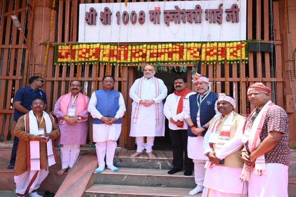 शाह ने जवानों से की मुलाकात, बोले - बस्तर अब बंदूक नहीं, विकास की आवाज से जाना जायेगा… देखिए दौरे की झलकियां