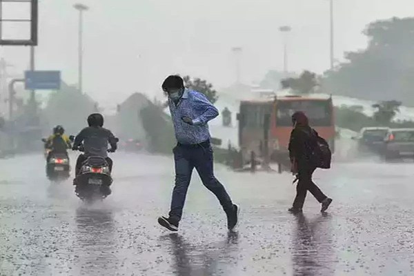 CG Weather Update: कुछ ही देर में रायपुर सहित इन जिलों में होगी बारिश, गिरेंगे ओले, IMD ने दी चेतावनी