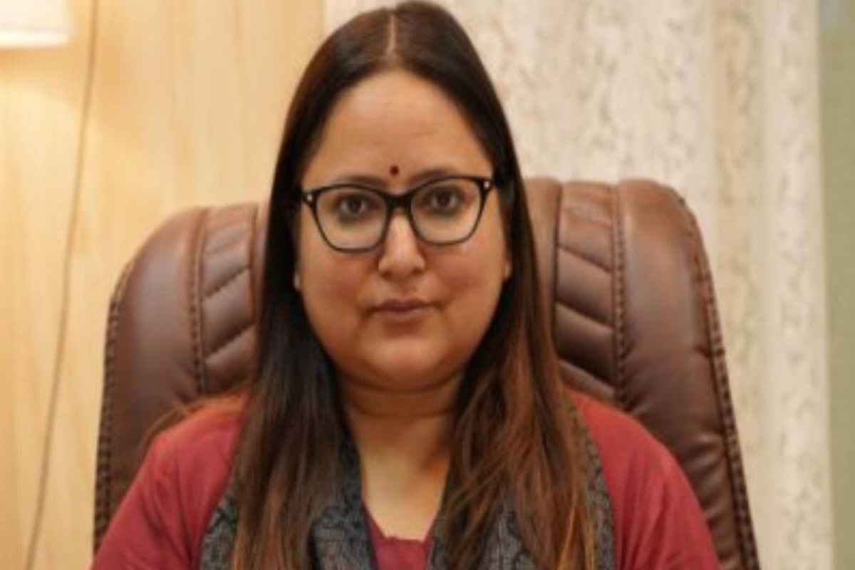 Gonda: डीएम की बड़ी कार्रवाई, अधिशासी अभियंता को भ्रामक रिपोर्ट देने पर विशेष
प्रतिकूल प्रविष्टि