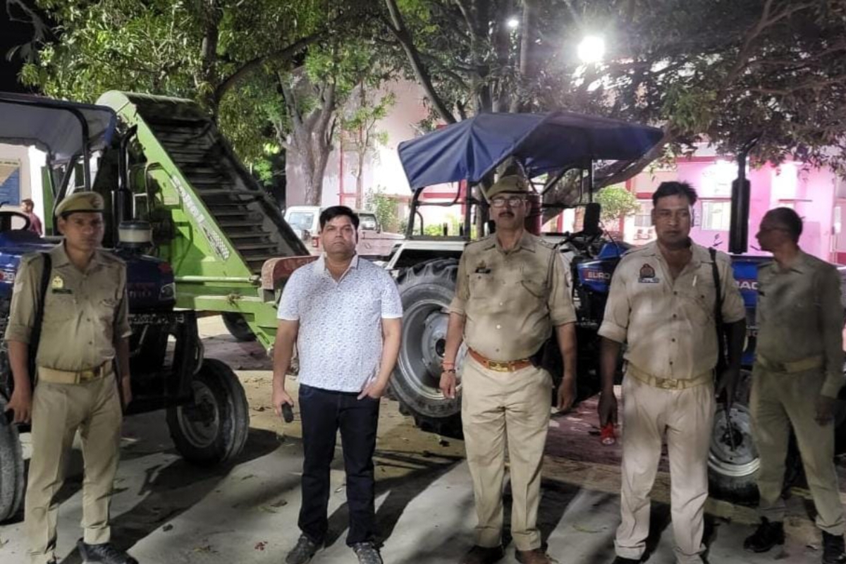Gonda: अवैध खनन की छापेमारी करने पहुंची प्रशासन की टीम पर पथराव, दो
ट्रैक्टर-ट्रॉली और एक लोडर जब्त