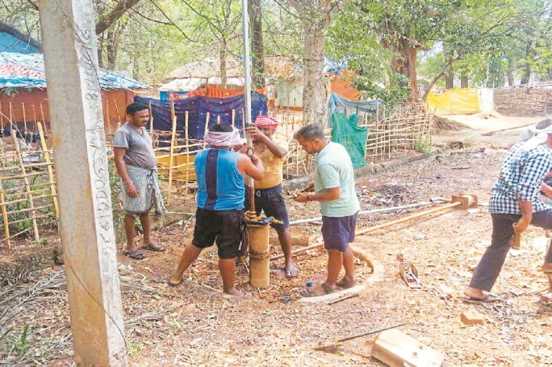 CG News: गांव में हैंडपंप बिगड़े तो एक कॉल पर होगा काम, टोल फ्री नंबर जारी...