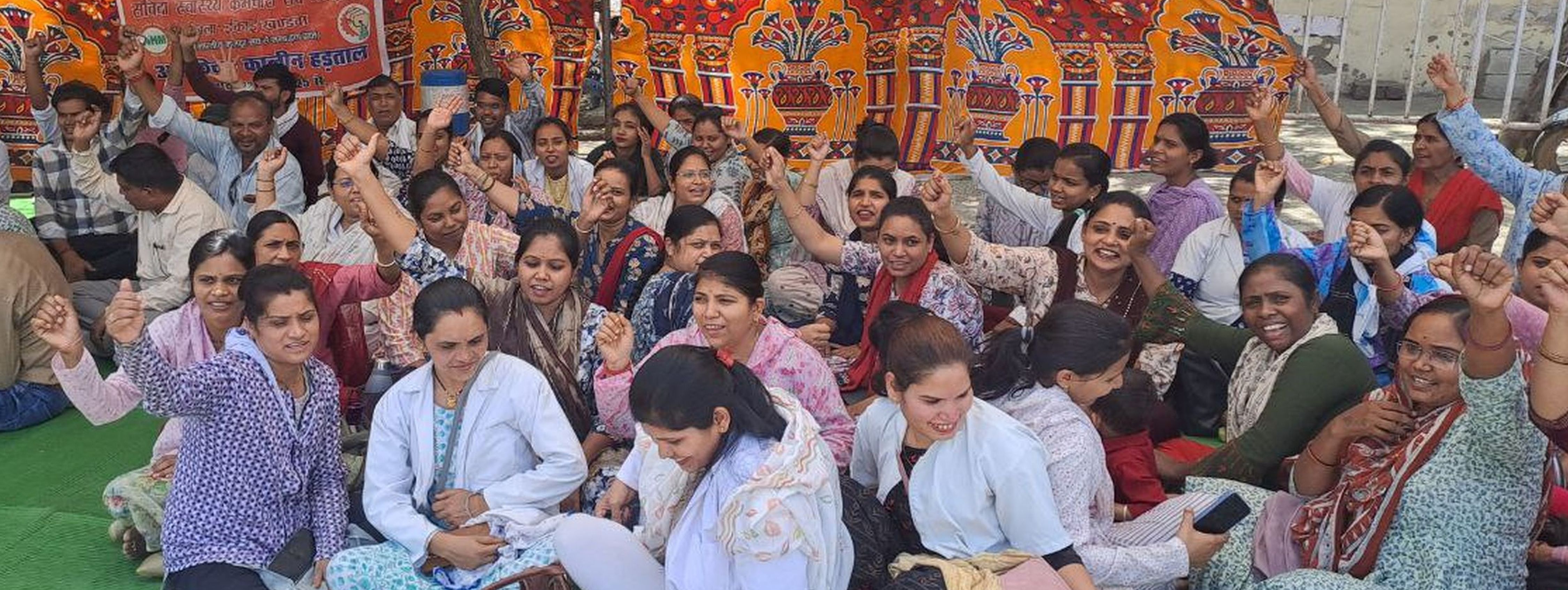 मप्र : 32000 संविदा स्वास्थ्य कर्मचारियों की अनिश्चित कालीन हड़ताल से ग्रामीण
स्वास्थ्य सेवाएं बेपटरी, मुख्यमंत्री को भेजा पोस्ट कार्ड