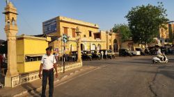 जैसलमेर में तापमान 46 डिग्री पार, फिर भी यातायात पुलिसकर्मी मुस्तैद - image