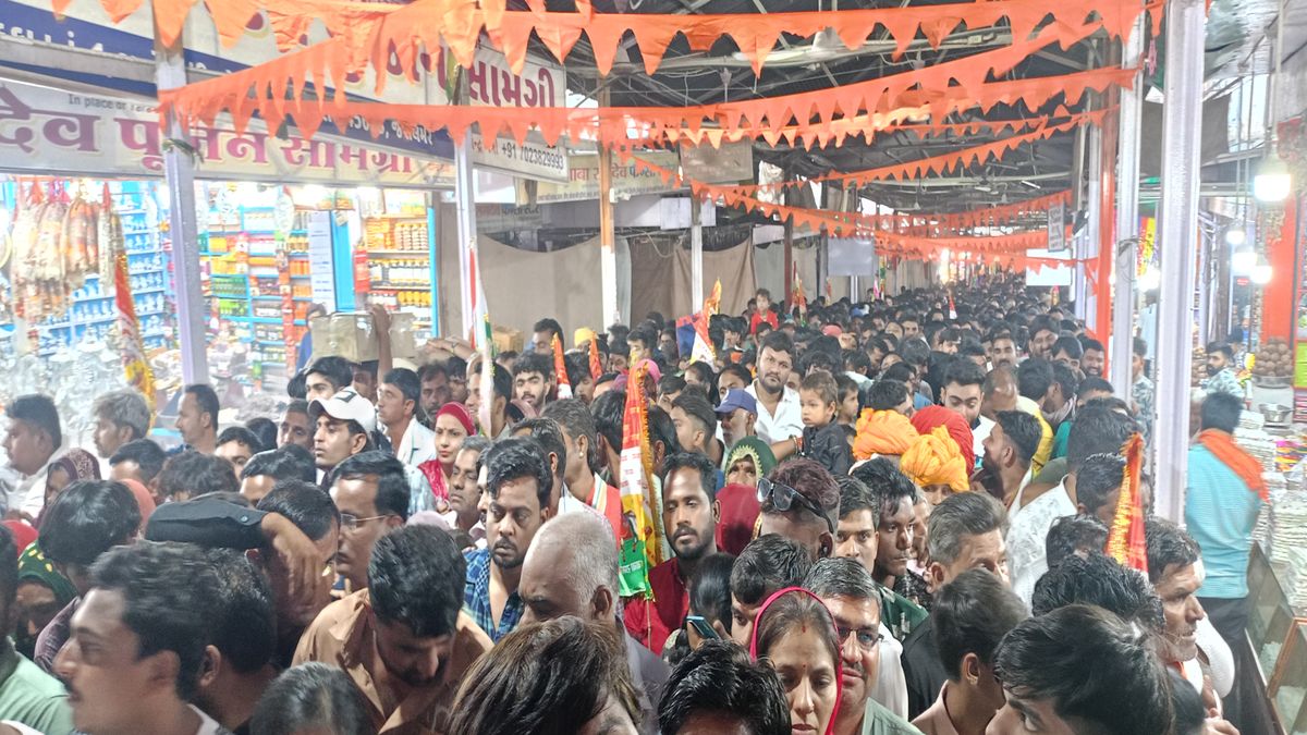 Watch Video: देश के कोने कोने से आए श्रद्धालु, जयकारों से गूंजा रामदेवरा