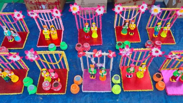 Akshaya Tritiya 2025: अक्षय तृतीया को लेकर सजा बाजार, जानें कब से कब तक है शुभ मुहूर्त
