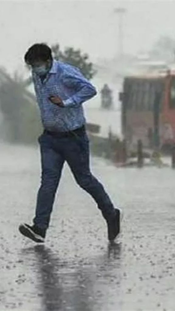 Rain Alert: बारिश का येलो अलर्ट जारी, कुछ ही देर में रायपुर समेत इन जिलों में पड़ेगी बौछारें