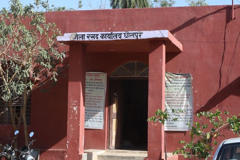 रसद विभाग: छह माह बीतने पर भी 50 दुकानों का नहीं बदला अटैचमेंट Logistics Department: Even after six months, the attachment of 50 shops has not changed