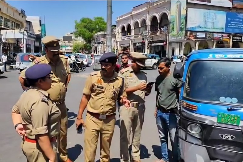 गाजियाबाद संभाग में 381, आगरा संभाग में 363, लखनऊ में 200 और झांसी में लगभग 199 ई-रिक्शा पर हुई कार्रवाई