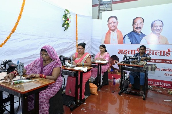 CG News: डिप्टी CM साव ने महतारी सिलाई केंद्र का किया शुभारंभ, महापौर मीनल चौबे हुई शामिल, देखें तस्वीरें
