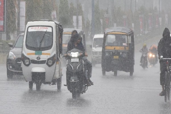 CG Weather Update: कुछ ही देर में रायपुर सहित इन जिलों में होगी बारिश, गिरेंगे ओले, IMD ने दी चेतावनी