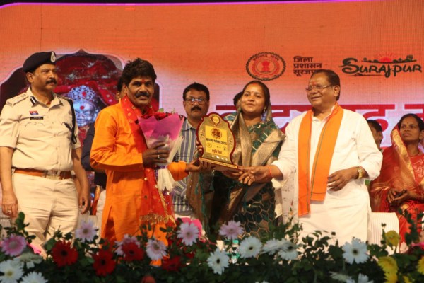 
CG News: कुदरगढ़ महोत्सव 2025 का भव्य शुभारंभ, चैत्र नवरात्रि की धूम, देखें तस्वीरें 