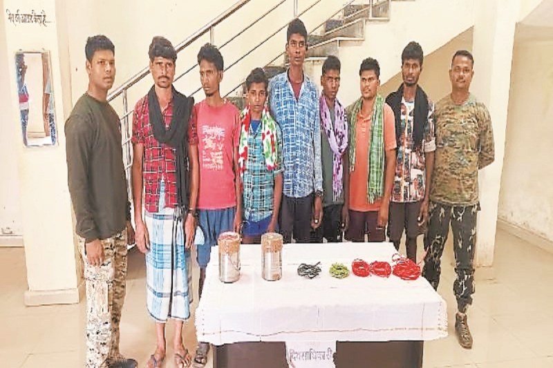 CG Naxal News: लाल आतंक को फिर बड़ा झटका, एक लाख के इनामी सहित 13 नक्सली गिरफ्तार