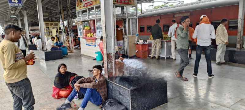 Vendors are warming their pockets in the name of cold water at the railway station