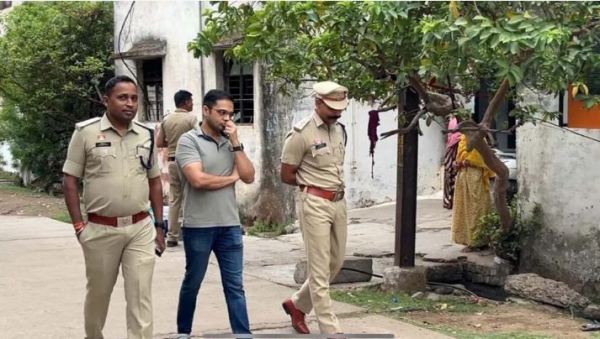 CG News: तड़के सुबह 4 बजे पाकिस्तानियों की तलाश, पुलिस ने शुरु की जांच, देखें