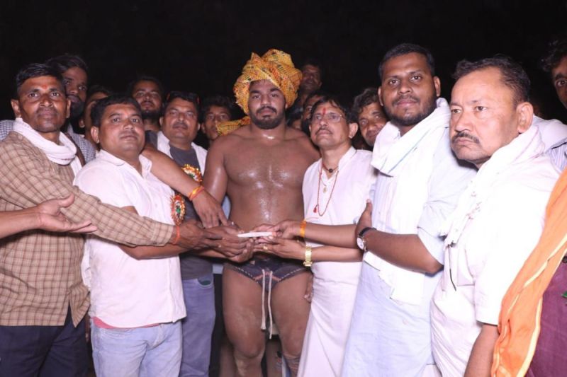 आखिरी कुश्ती नोएडा के बद्री पहलवान ने जीती The last wrestling match was won by Badri wrestler from Noida