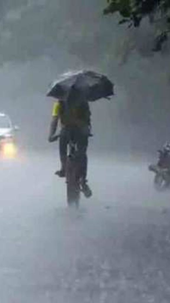 Rain Alert: बारिश का येलो अलर्ट जारी, कुछ ही देर में रायपुर समेत इन जिलों में पड़ेगी बौछारें