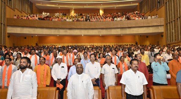 छत्तीसगढ़ योग आयोग अभिनंदन समारोह में CM साय हुए शामिल, देखें Photo...