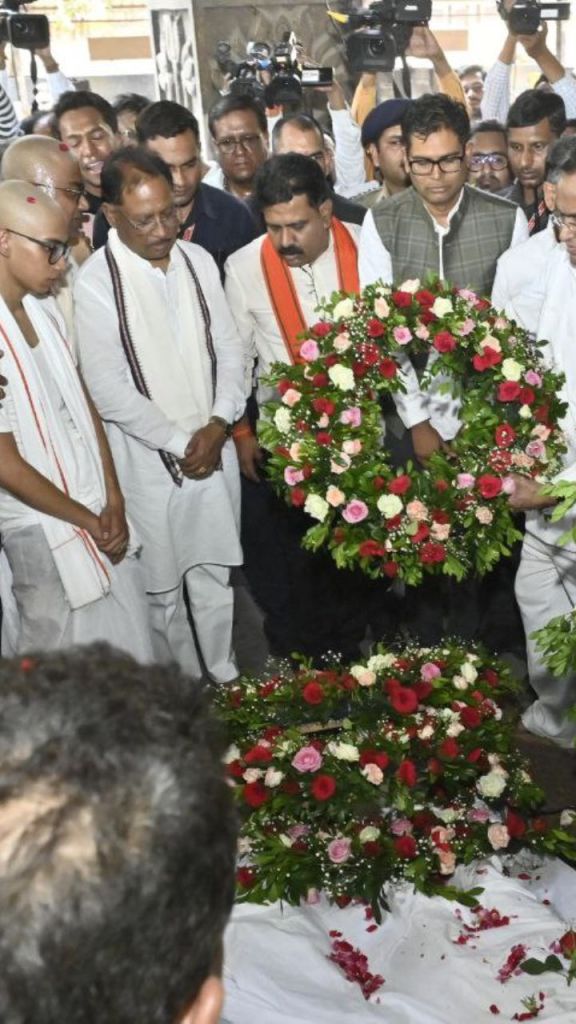 आतंकी हमले में मारे गये दिनेश मिरानिया पंचतत्व में विलीन, CM साय समेत कई दिग्गज हुए शामिल