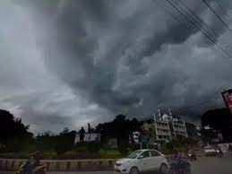 Weather: रायपुर में देर शाम बदला मौसम, अंधी तूफ़ान ने दिलाई गर्मी से राहत, देखें तस्वीरें