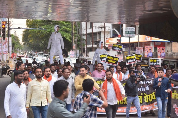 National Herald: राहुल गांधी शर्म करो... सोनिया गांधी शर्म करो... भाजपाइयों ने नारेबाजी कर जमकर किया प्रदर्शन, जानें क्या है नेशनल हेराल्ड केस?