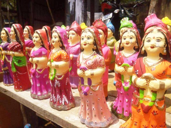 Akshaya Tritiya 2025: अक्षय तृतीया को लेकर सजा बाजार, जानें कब से कब तक है शुभ मुहूर्त
