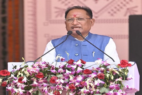 शाह ने जवानों से की मुलाकात, बोले - बस्तर अब बंदूक नहीं, विकास की आवाज से जाना जायेगा… देखिए दौरे की झलकियां