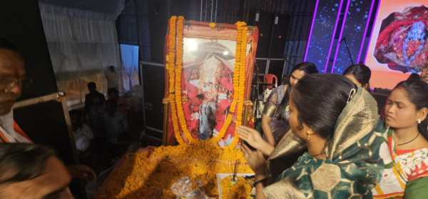 
CG News: कुदरगढ़ महोत्सव 2025 का भव्य शुभारंभ, चैत्र नवरात्रि की धूम, देखें तस्वीरें 