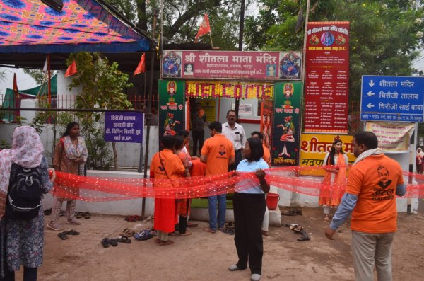 Raipur: सहायक शिक्षकों ने निकाली 2621 फीट लंबी चुनरी यात्रा,देखें तस्वीरें 
