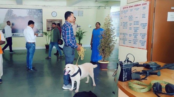 Kawardha News: कवर्धा कलेक्ट्रेट पहुंची बम स्क्वाड टीम, कश्मीर से आया मेल, देखें तस्वीरें 
