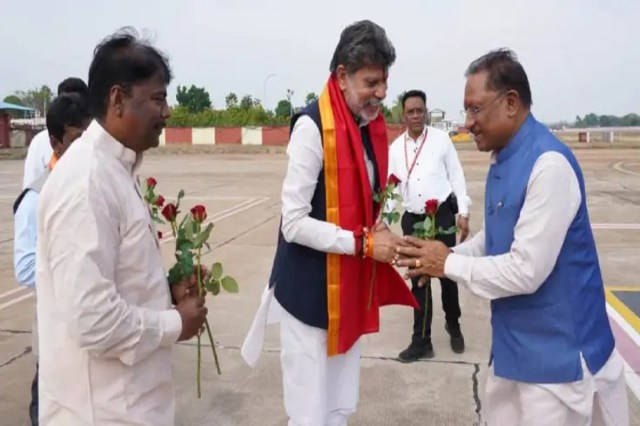 CM साय ने बस्तर से किया ‘मोर दुआर-साय सरकार’ महाअभियान का शुभारंभ, हितग्राहियों के घर पहुंचकर किया सर्वे, देखें तस्वीरें