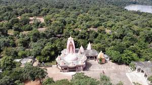 Chaitra Navratri: नवरात्रि पर करें इन देवी मंदिरों के दर्शन, पूरी होगी हर मनोकामना, देखें तस्वीरें 
