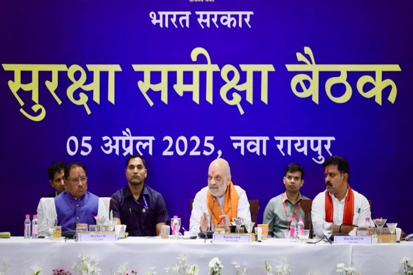 शाह ने जवानों से की मुलाकात, बोले - बस्तर अब बंदूक नहीं, विकास की आवाज से जाना जायेगा… देखिए दौरे की झलकियां