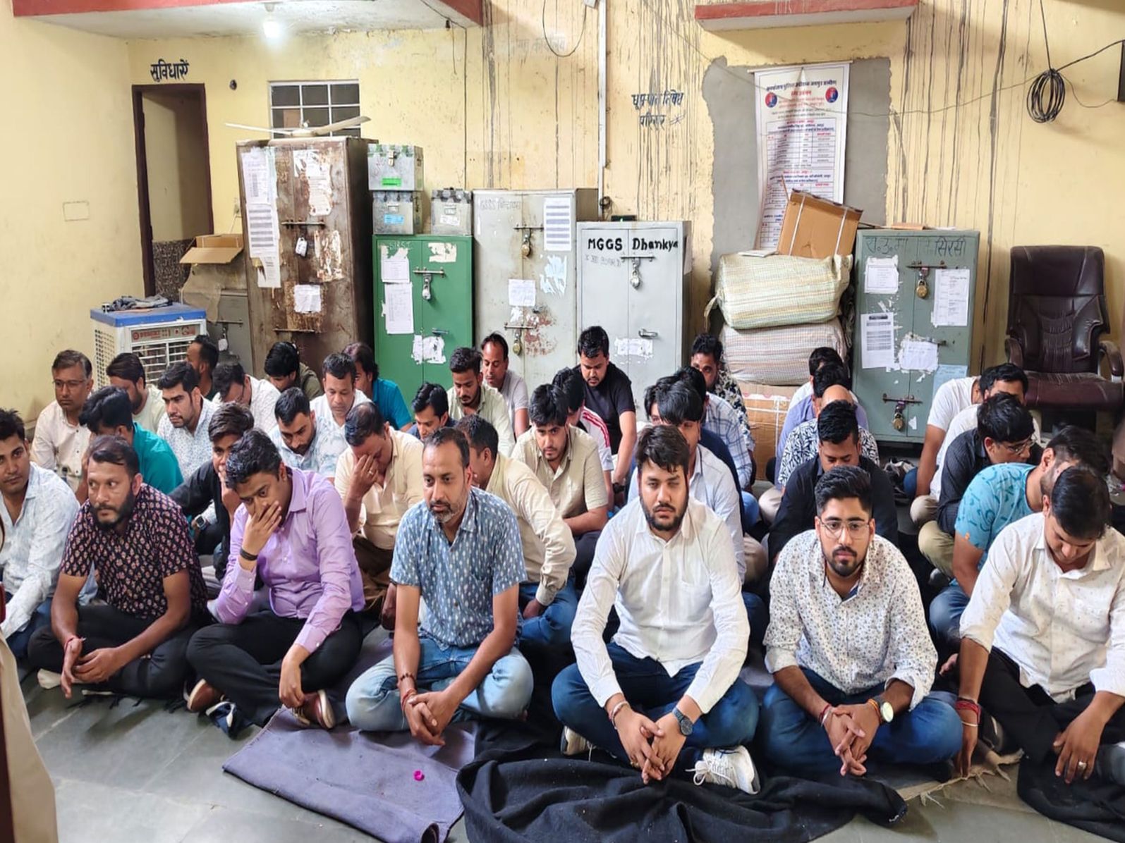 होटल में रेव पार्टी, 50 युवक-युवतियां गिरफ्तार