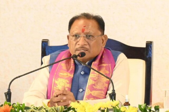 CM साय ने बस्तर से किया ‘मोर दुआर-साय सरकार’ महाअभियान का शुभारंभ, हितग्राहियों के घर पहुंचकर किया सर्वे, देखें तस्वीरें