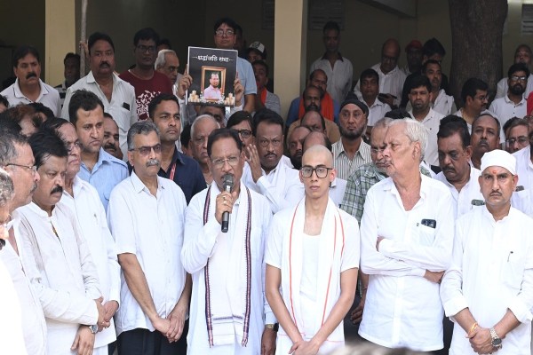 Pahalgam Terror Attack: आतंकी हमले में मारे गए रायपुर के कारोबारी को CM ने दिया कंधा, देखें तस्वीरें