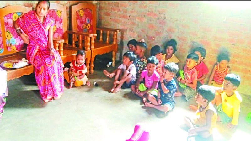 बालोद जिले के 242 आंगनबाड़ी केंद्रों के पास स्वयं का भवन नहीं है। इसमें से 118 आंगनबाड़ी किराए के भवन औरे 48 केंद्र अन्य शासकीय भवनों में संचालित है। 86 केंद्र सामुदायिक भवन में संचालित है।