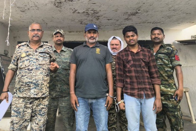 Commits suicide case: पहाड़ी कोरवा बुजुर्ग की आत्महत्या मामले में 2 आरोपी गिरफ्तार, उप पंजीयक, पटवारी समेत 5 की खोजबीन जारी