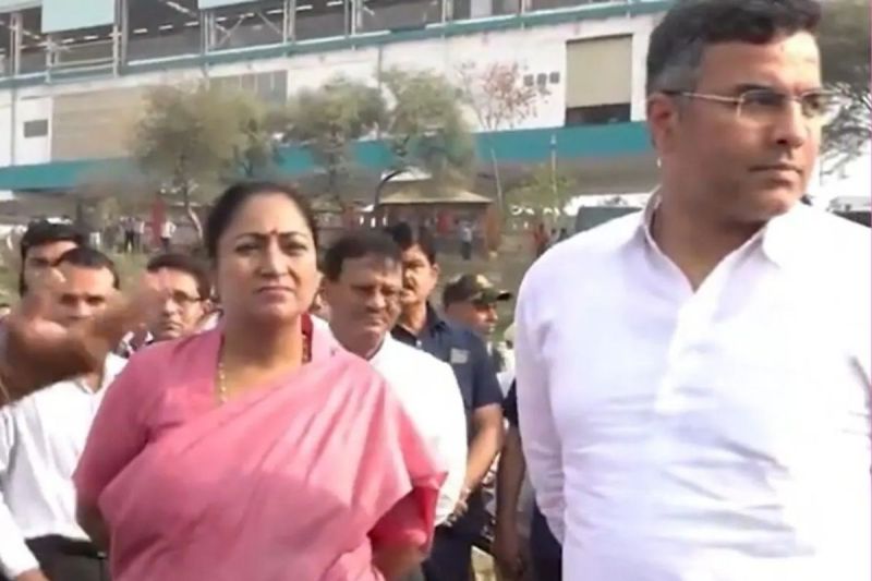 CM Rekha Gupta: वजीराबाद में मशीनों से चल रही थी नाले की सफाई, अचानक पहुंच गईं CM Rekha Gupta और प्रवेश वर्मा