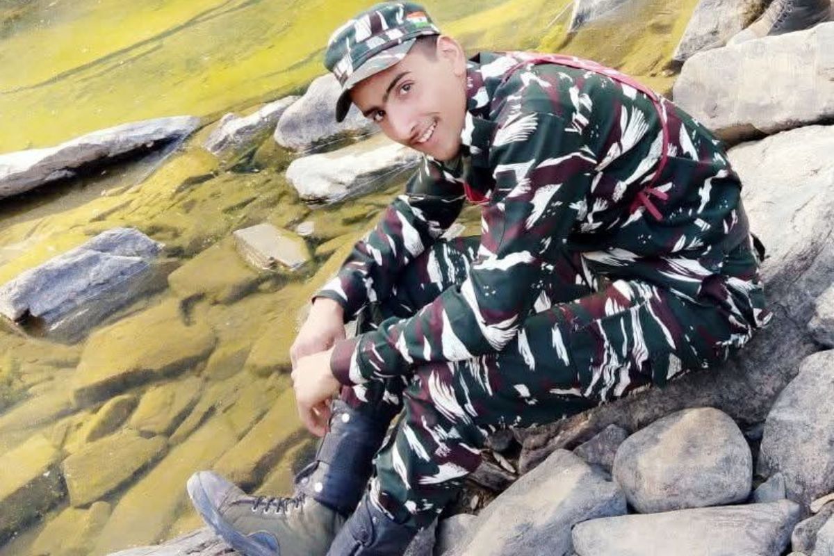 18 दिन से लापता है CRPF जवान, नोएडा के लिए निकला था, न घर पहुंचा न ड्यूटी, सदमे
में आए परिजन